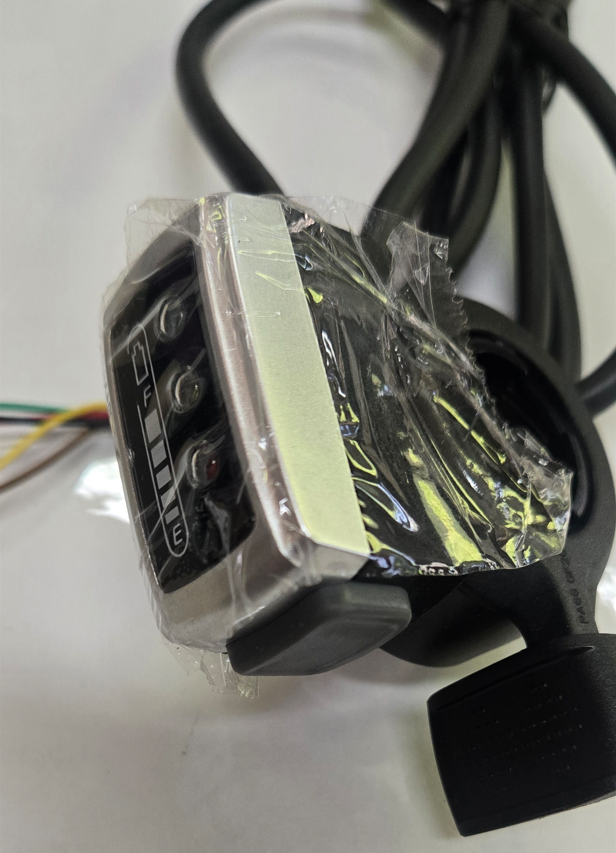 Палец за газ с едно копче и индикатор за батерията 48V водоустойчив 2