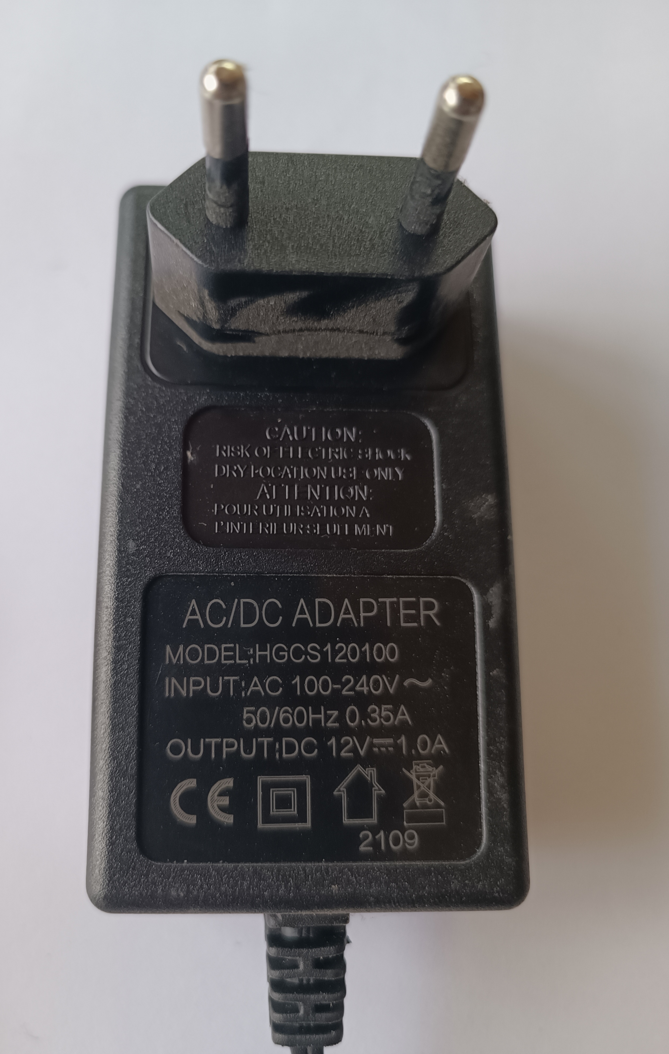 Зарядно 12V 1A 2