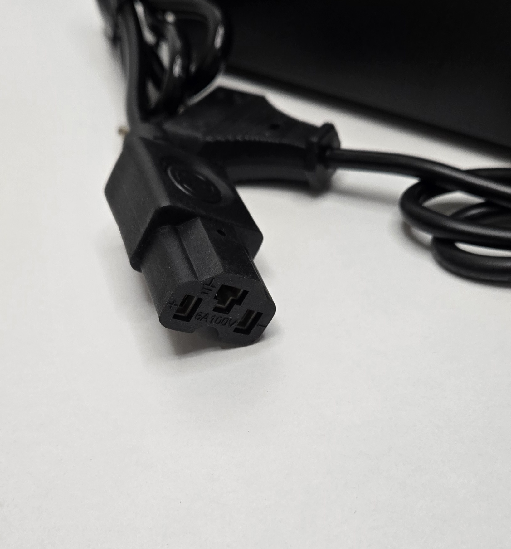 Интелигентно зарядно за оловни акумулатори 48V 2A 2