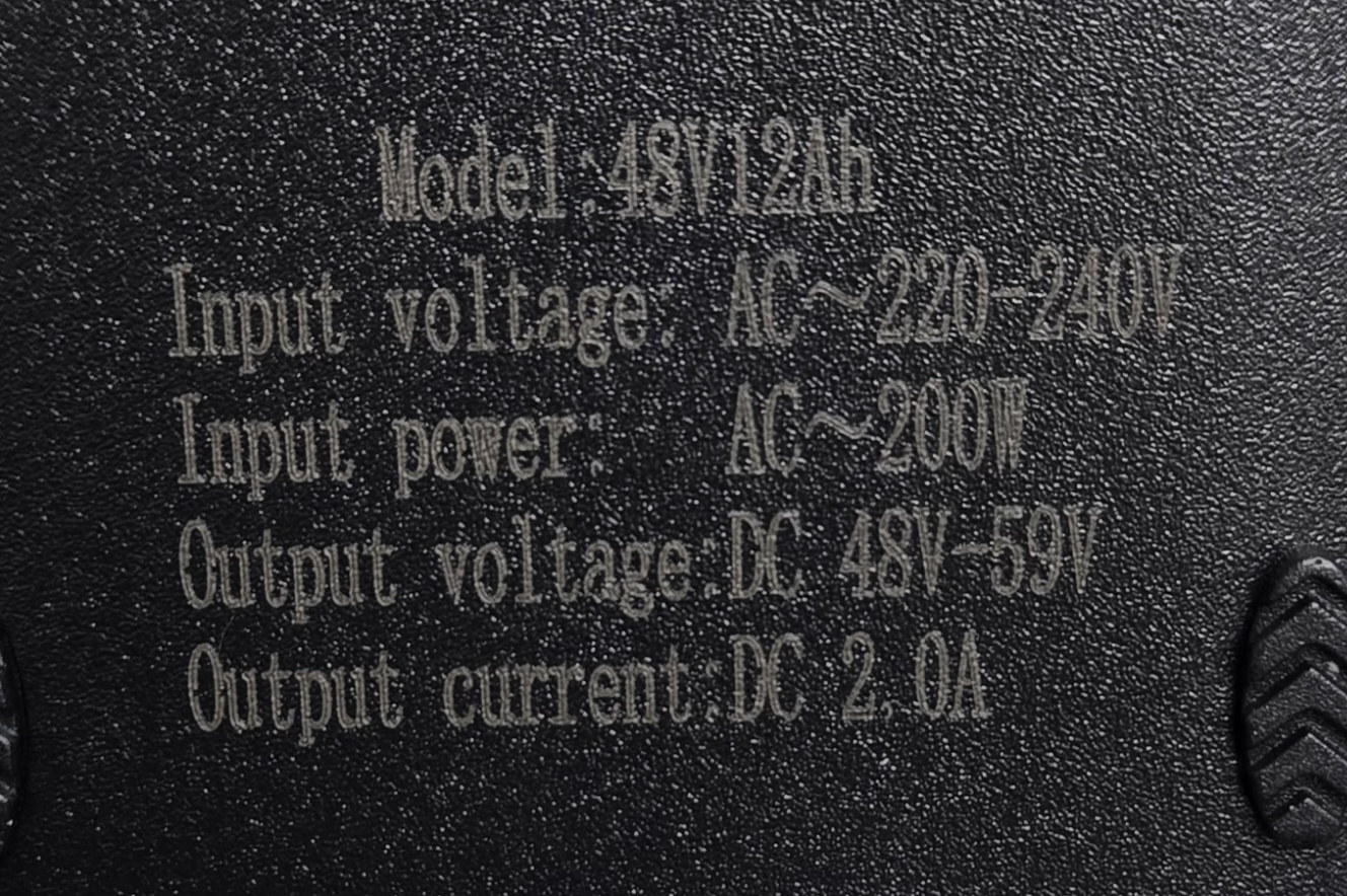 Интелигентно зарядно за оловни акумулатори 48V 2A кръгла букса 3