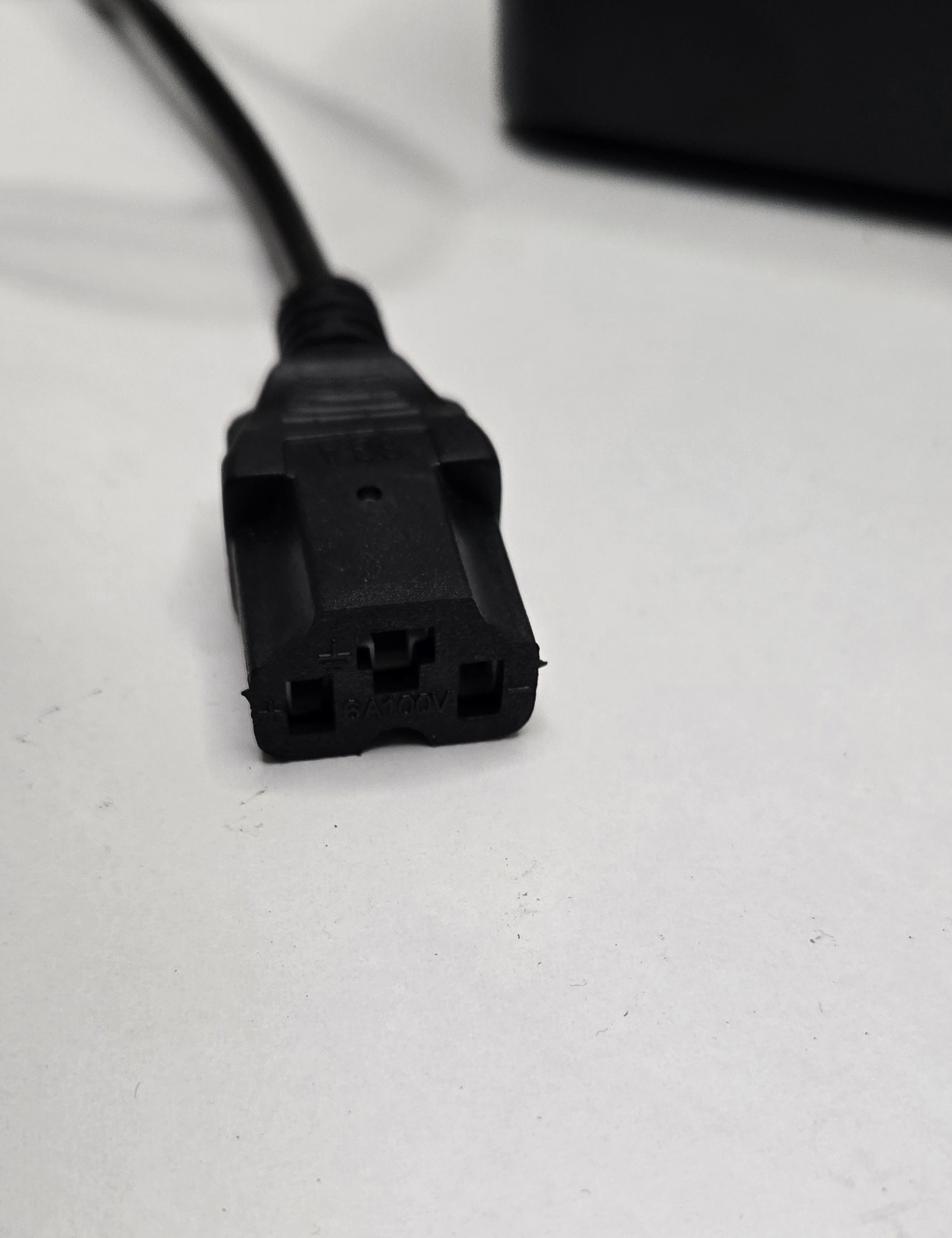 Интелигентно зарядно за оловни акумулатори 72V 3A 2